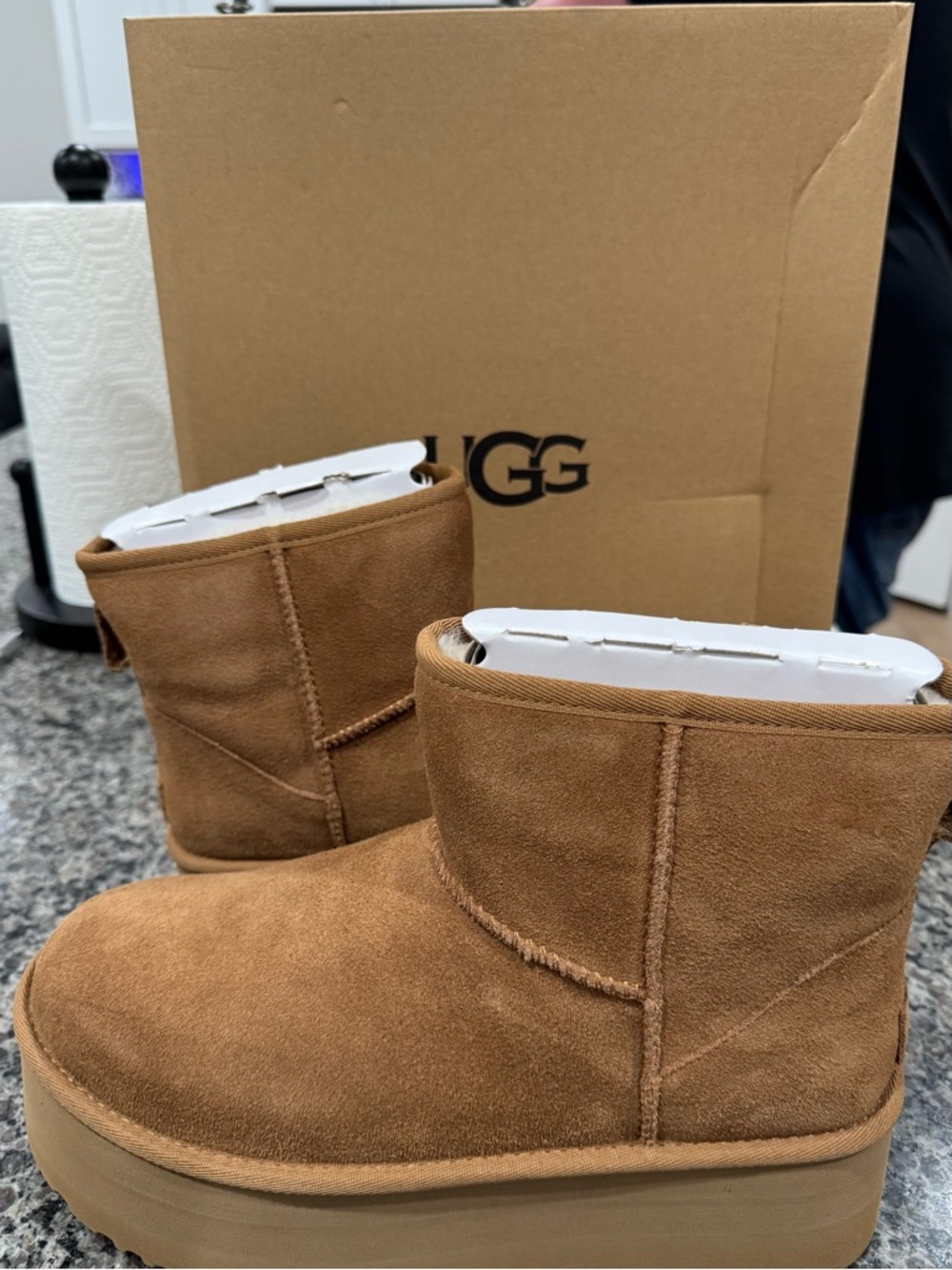 UGG Short Platform Suede Boots in Chestnut Brown! Brand new size 9
